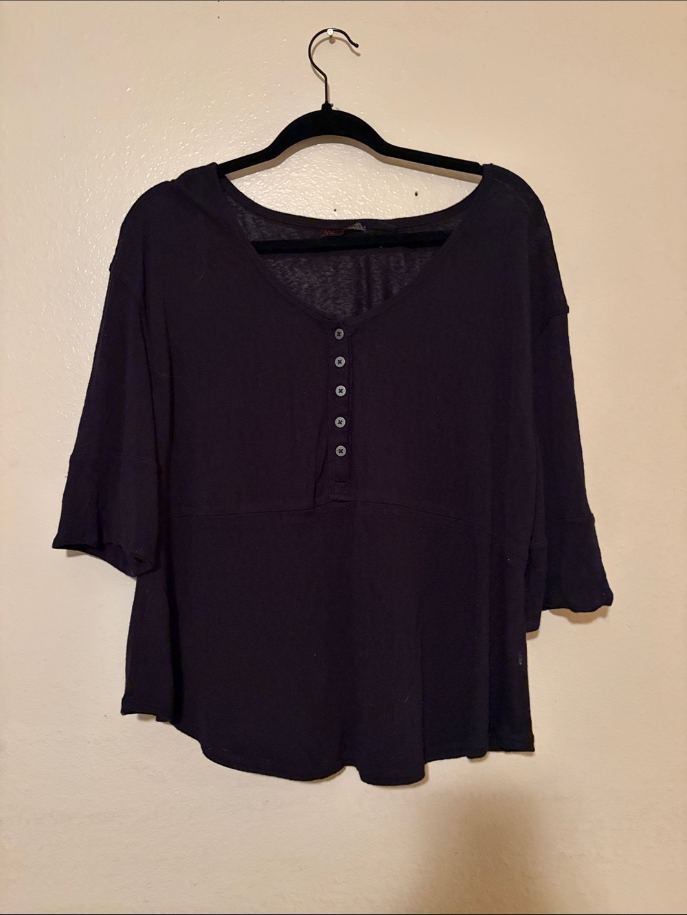 Relaxed V-Neck JW Style Short Sleeve Top - Black